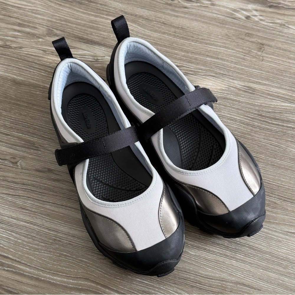 CROCS EXP Terre Mary Jane Ballet Sneaker in Black / Silver Metallic Blue, Size 9 - Picture 8 of 11